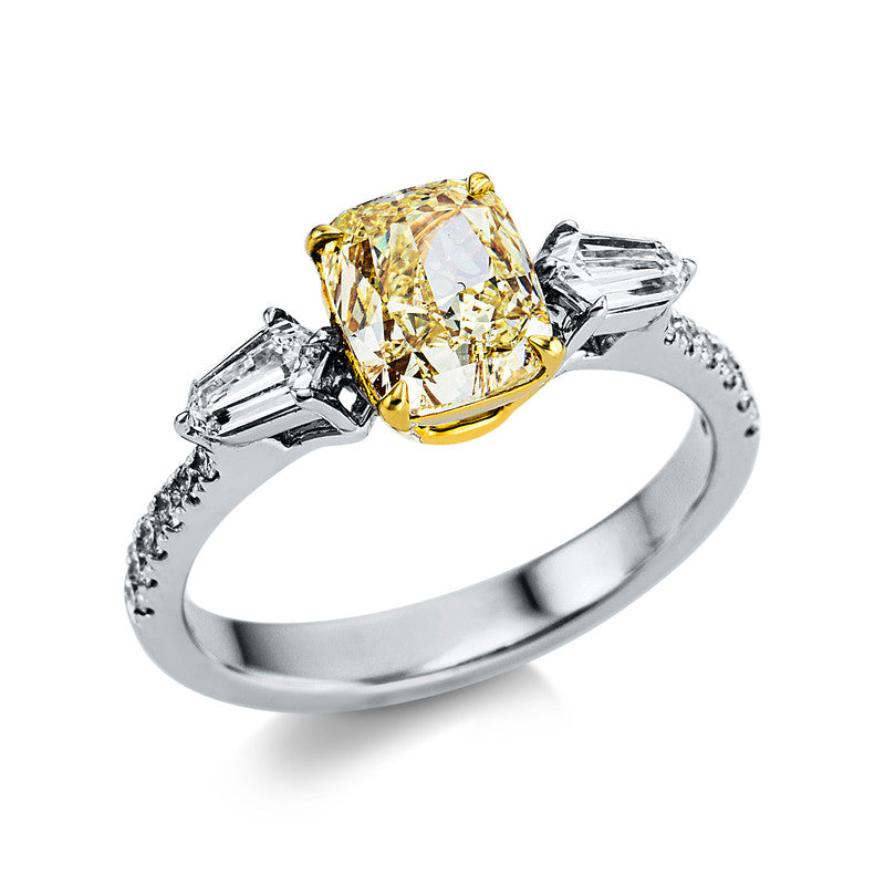 Ring 18 kt,GIA1369388205,2 Fant. 0,40 ct, D-vs2,12 Br 0,16 ct,TW-vvs/vs,1 Cu 1,52 ct,gelb-vvs2