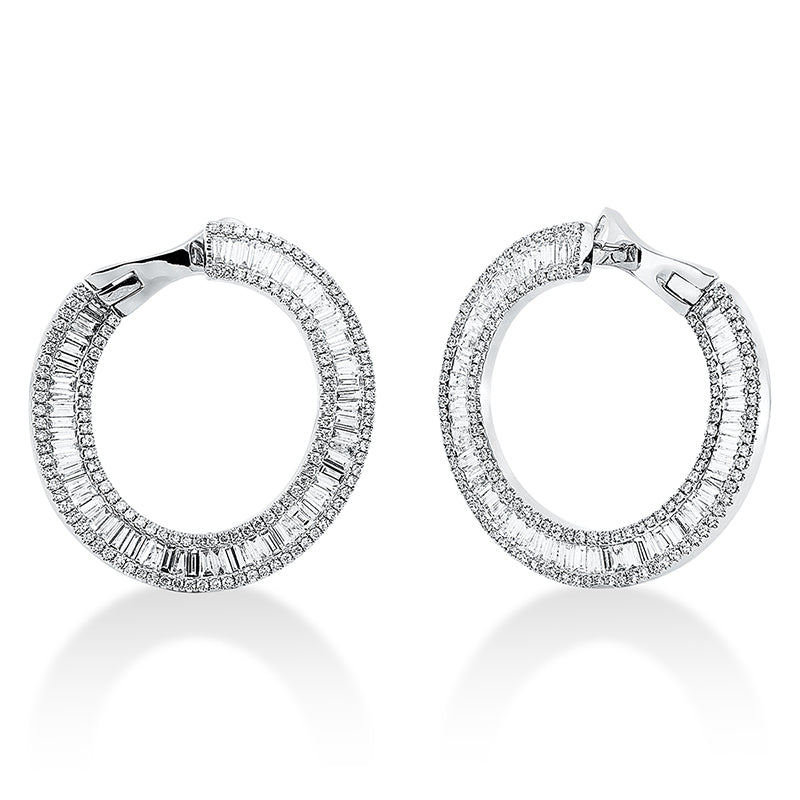 Creolen 18 kt WG, 71 Bag. 1,21 ct, TW-si, 50 Trap. 0,94 ct, TW-si, 260 Brill. 0,98 ct, TW-si