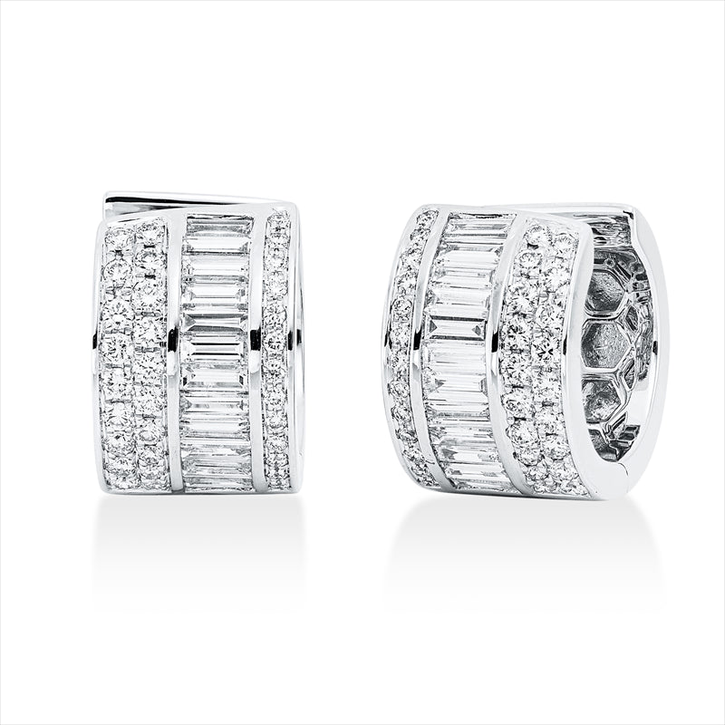 Creolen 18 kt WG, 24 Bag. 1,12 ct, TW-vsi, 64 Brill. 0,60 ct, TW-vsi