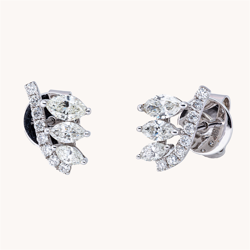 Ohrstecker 18 kt WG, 6 Nav. 0,96 ct, TW-vsi, 16 Brill. 0,26 ct, TW-si