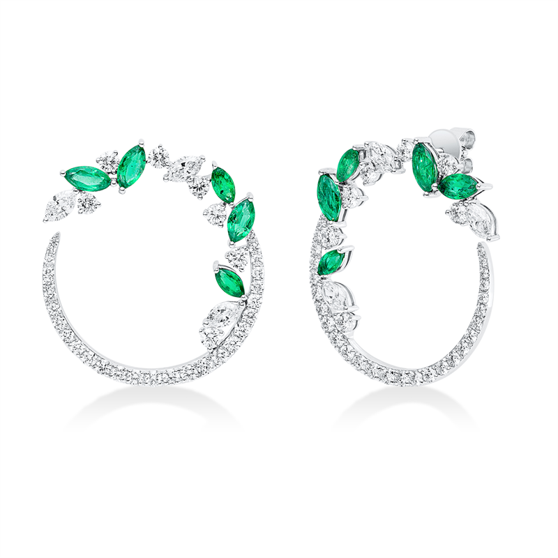 Creolen 18 kt WG, 6 Nav. 0,96 ct, F-vsi, 70 Brill. 2,10 ct, F-vsi, 10 Smaragde 2,08 ct grün