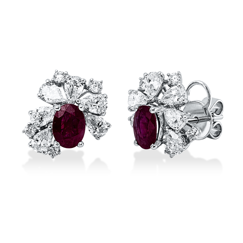 Ohrstecker 18 kt WG, 8 Brill. 0,25 ct, TW-si, 12 Tropfen 1,82 ct, TW-vsi/si, 2 Rubine 1,56 ct rot