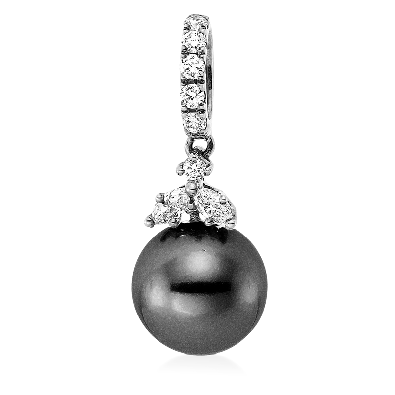 Anhänger 18 kt WG, 2 Nav. 0,09 ct, W-si, 6 Brill. 0,11 ct, W-si, 1 TA dunkel 10,5 mm