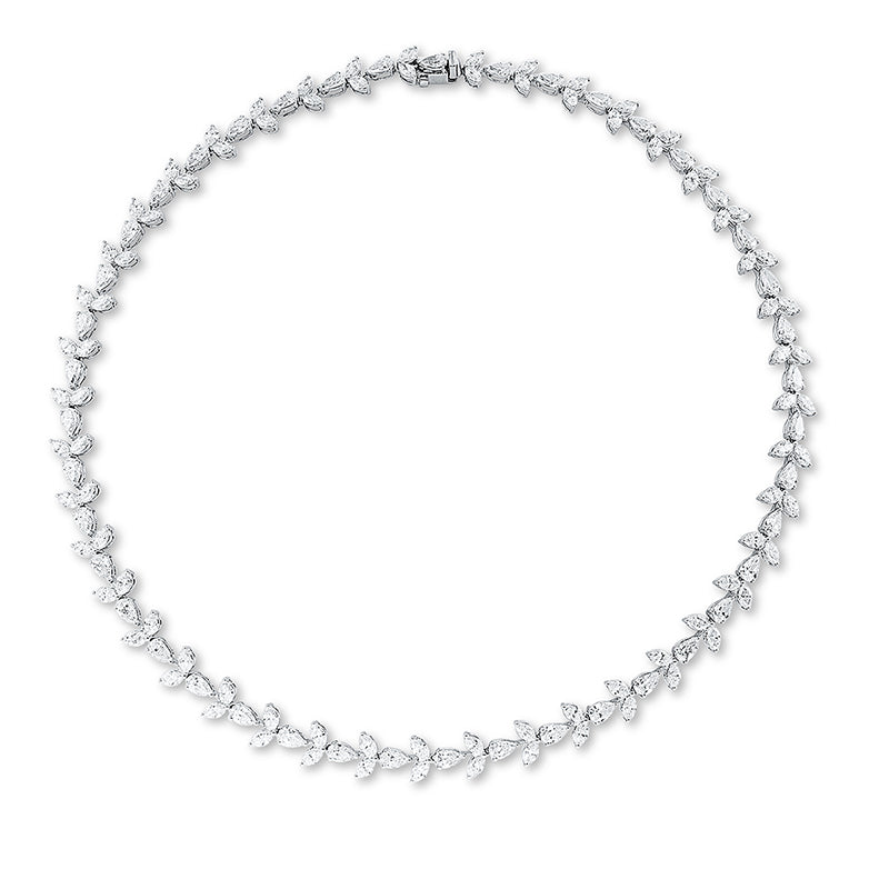 Collier 18 kt WG, 43 Tropfen 10,48 ct, TW-si, 86 Nav. 11,72 ct, TW-si