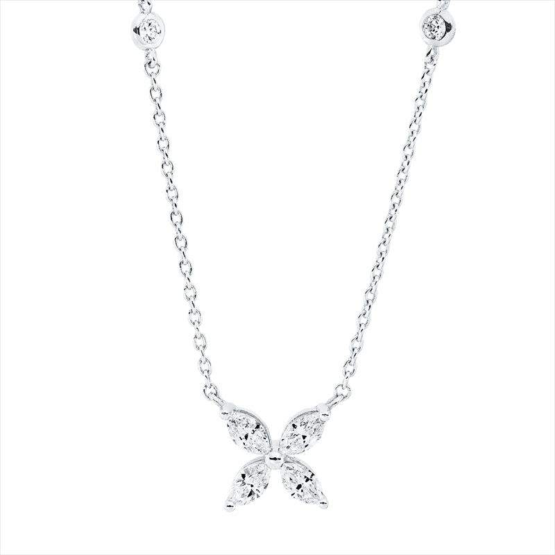 Collier 18 kt WG, mit ZÖ 42 cm, 4 Nav. 0,36 ct, F-vsi, 4 Brill. 0,09 ct, F-si