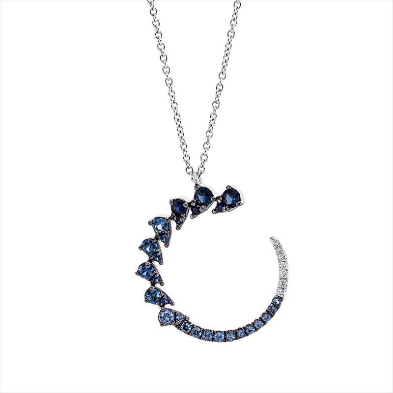 Collier 18 kt WG, Fassung teils schwarz rhodinie, 7 Brill. 0,04 ct, TW-si, 27 Saphire 0,70 ct blau