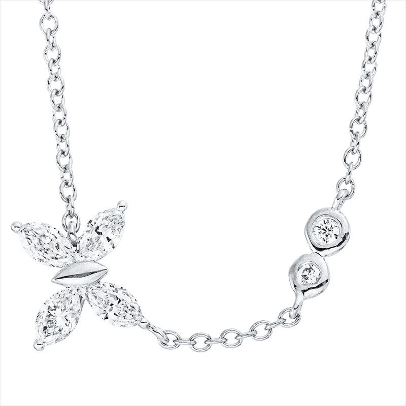 Collier 18 kt WG, mit ZÖ 42 cm, 4 Nav. 0,36 ct, TW-si, 2 Brill. 0,02 ct, TW-si