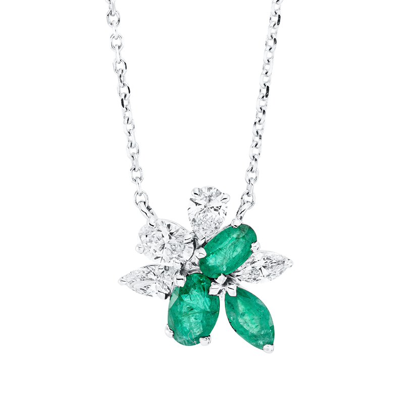 Collier 18 kt WG, mit ZÖ 42 cm, 4 Fant-Schl. 0,48 ct, TW-si, 2 Smaragde 0,61 ct grün, 1 Smaragd 0,23 ct grün
