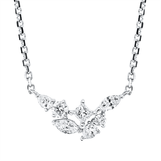 Collier 18 kt WG, mit ZÖ 40 cm + 43 cm, 2 Nav. 0,17 ct, TW-si, 1 Princ. 0,09 ct, TW-si, 2 Tropfen 0,12 ct, TW-si, 2 Brill. 0,11 ct, TW-si