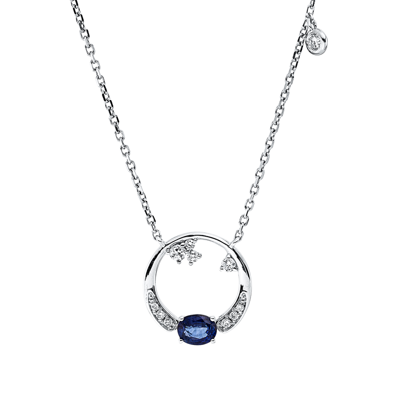 Collier 18KW, mit ZÖ 40 cm + 43 cm, 4 Brill. 0,09 ct, TW-si, 7 Brill. 0,02 ct, TW-si, 1 Saphir 0,32 ct blau