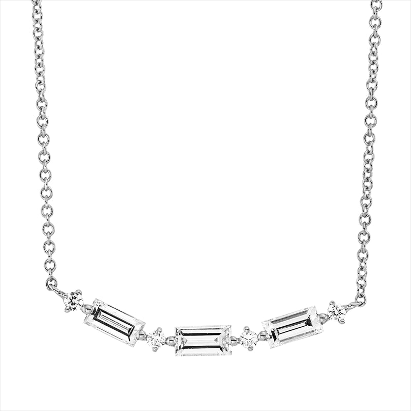 Collier 18 kt WG, mit ZÖ 40 cm + 43 cm, 3 Bag. 0,45 ct, TW-si, 4 Brill. 0,05 ct, TW-si