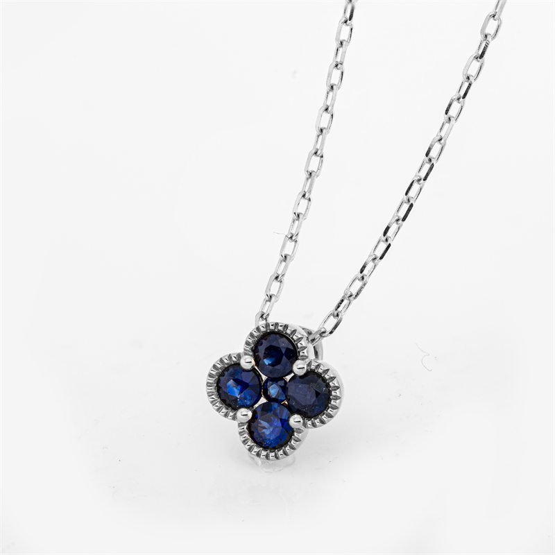 Collier 18 kt WG, ZÖ 40,6+43 cm, 4 Saphire 0,42 ct blau, 1 Saphir 0,02 ct blau