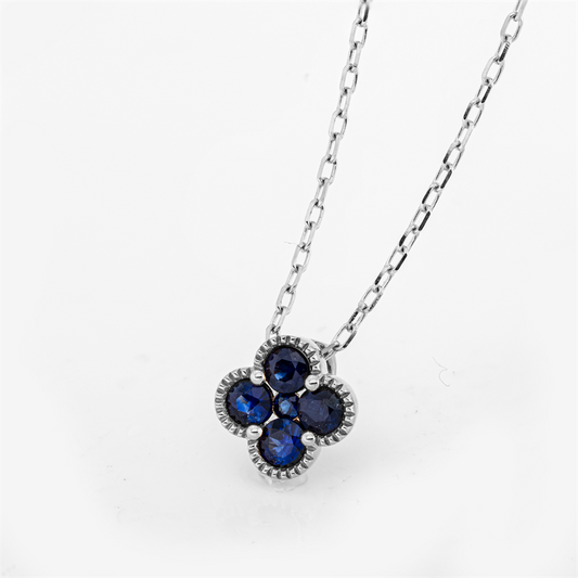 Collier 18 kt WG, ZÖ 40,6+43 cm, 4 Saphire 0,42 ct blau, 1 Saphir 0,02 ct blau