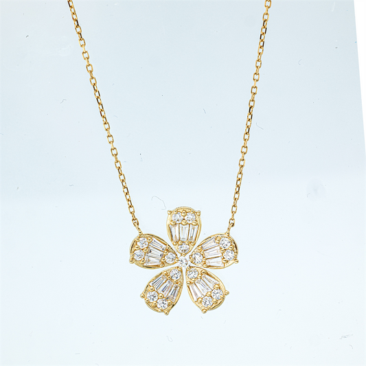 Collier 18 kt GG, mit ZÖ 40 cm, 15 Trap. 0,32 ct, TW-vsi, 16 Brill. 0,28 ct, TW-si