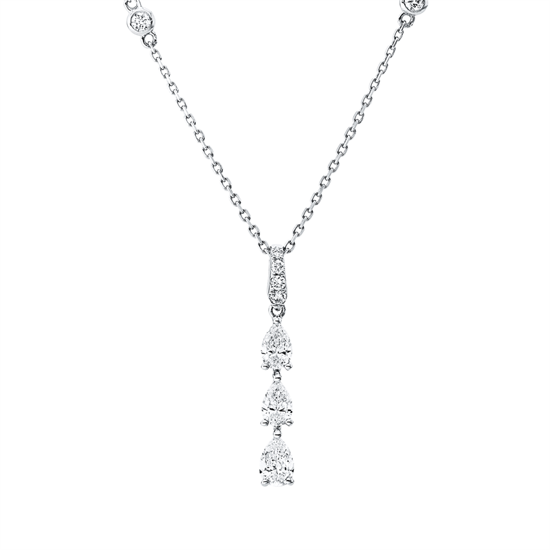 Collier 18 kt WG, mit ZÖ 40 cm + 43 cm, 2 Tropfen 0,34 ct, 1 Tropfen 0,23 ct, 6 Brill. 0,10 ct, TW-si