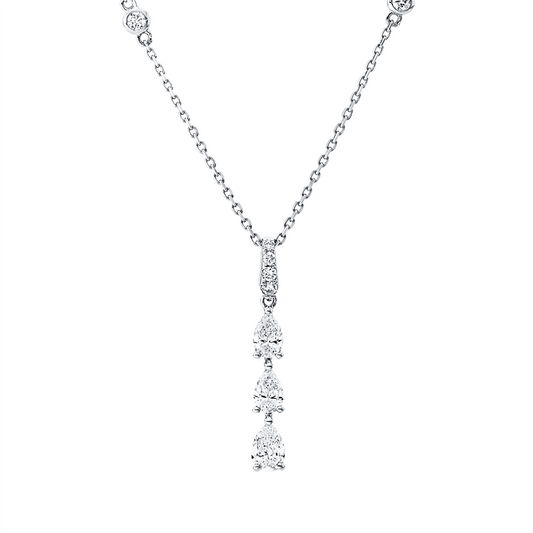 Collier 18 kt WG, mit ZÖ 40 cm + 43 cm, 2 Tropfen 0,34 ct, 1 Tropfen 0,23 ct, 6 Brill. 0,10 ct, TW-si