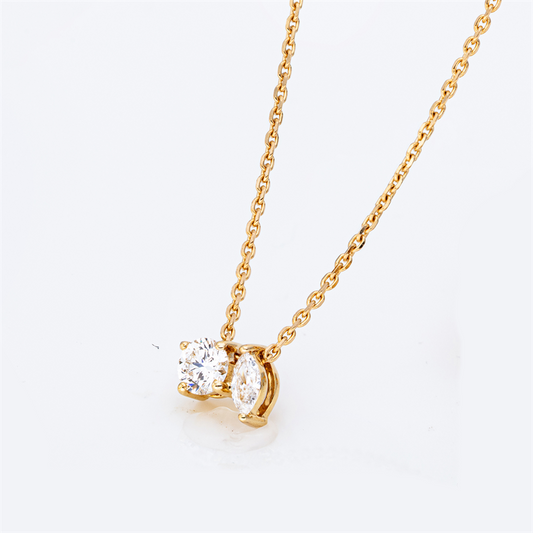Collier 18 kt GG, mit ZÖ 42 cm, 1 Nav. 0,05 ct, TW-si, 1 Brill. 0,10 ct, TW-si
