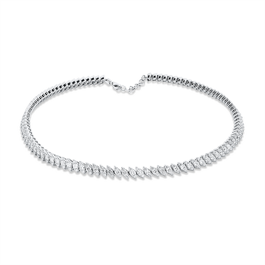Collier 18 kt WG, mit ZÖ 30,5 cm, 55 Brill. 4,12 ct, F-si, 110 Brill. 1,30 ct, F-si