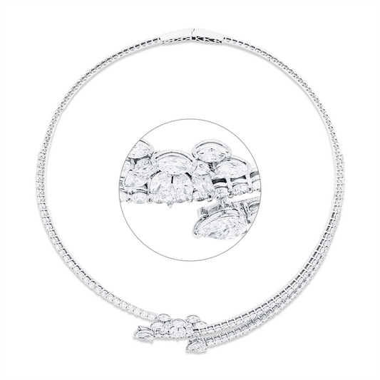 Collier 18 kt WG, choker, 11 Nav. 1,29 ct, 1 Nav. 0,22 ct, 2 Tropfen 1,40 ct, 99 Brill. 8,62 ct, F-si