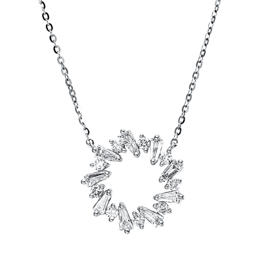 Collier 18 kt WG, mit ZÖ 40 cm + 42,5 cm, 9 Trap. 0,27 ct, TW-si, 9 Brill. 0,15 ct, TW-si