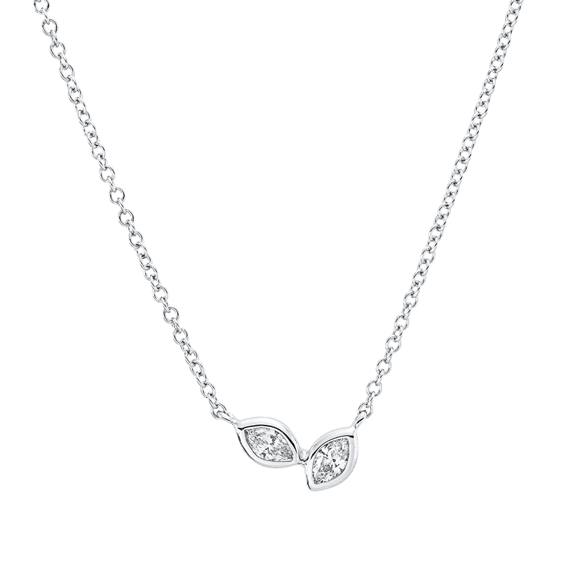Collier 18 kt WG, mit ZÖ 38 cm + 40,6 cm, 2 Nav. 0,15 ct, TW-vsi/si