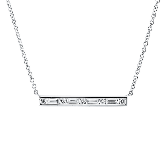 Collier 18 kt WG, mit ZÖ 40,6 cm, 4 Bag. 0,30 ct, TW-si, 5 Brill. 0,13 ct, TW-si