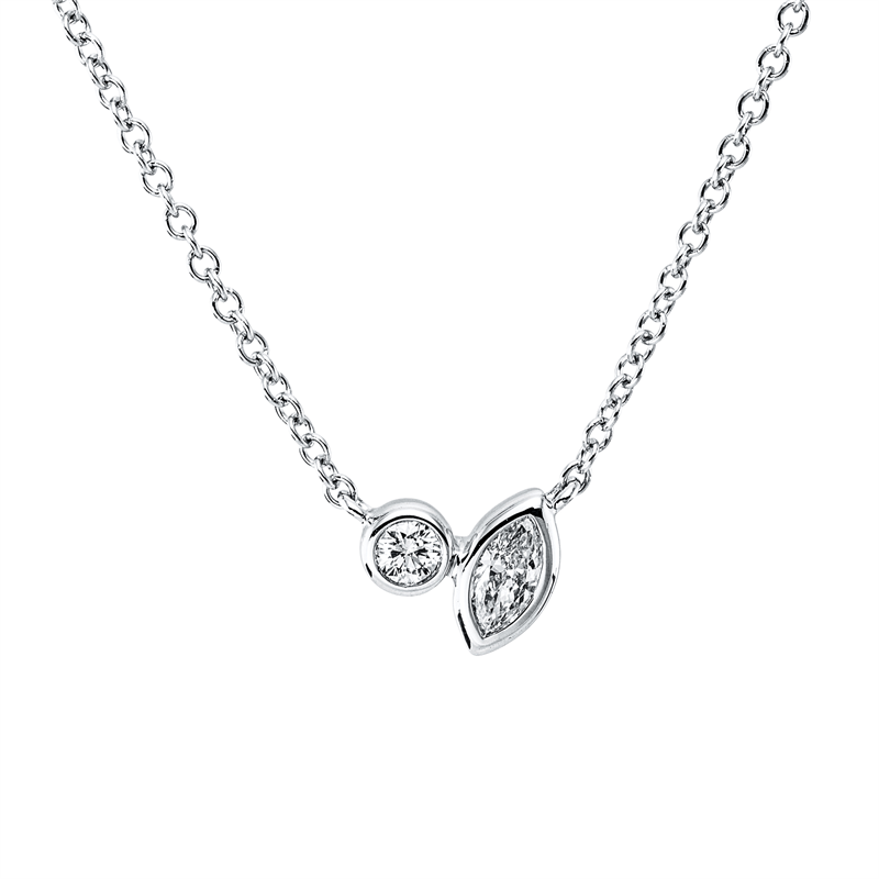Collier 18 kt WG, mit ZÖ 38 + 40,6 cm, 1 Nav. 0,09 ct, TW-vsi/si, 1 Brill. 0,04 ct, TW-si