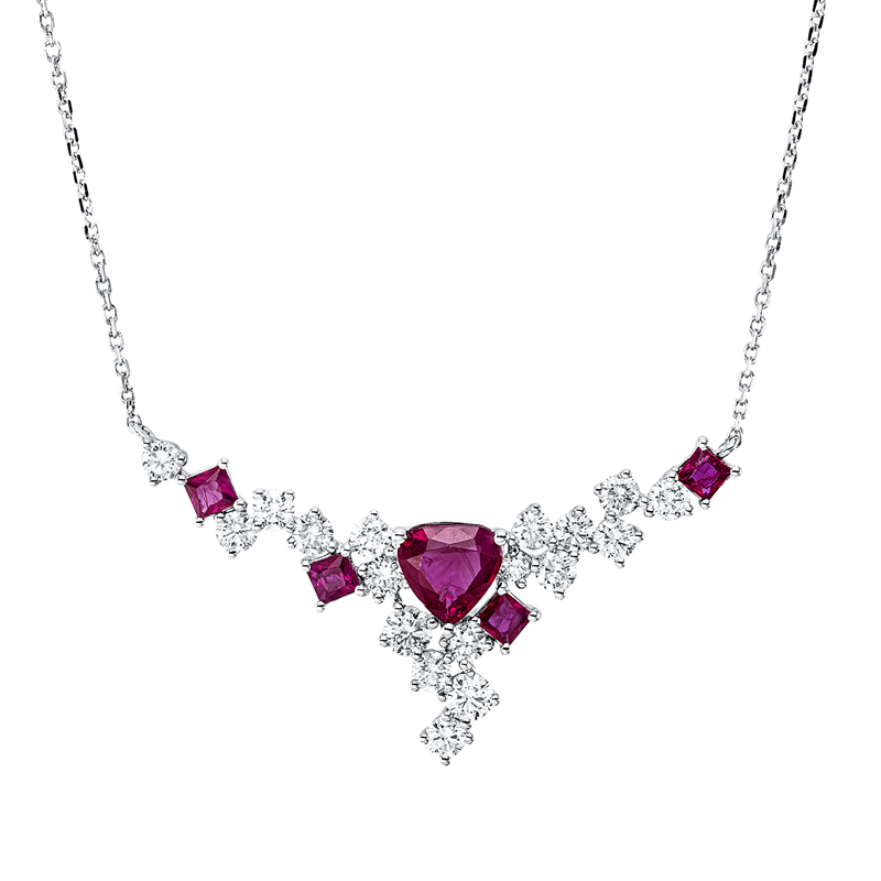 Collier 18 kt WG, 18 Brill. 1,34 ct, W-pi, 4 Rubine 0,54 ct rot, 1 Rubin 0,94 ct rot