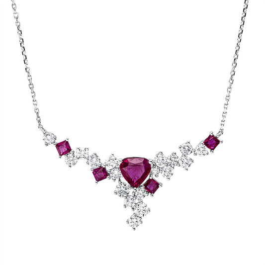 Collier 18 kt WG, 18 Brill. 1,34 ct, W-pi, 4 Rubine 0,54 ct rot, 1 Rubin 0,94 ct rot