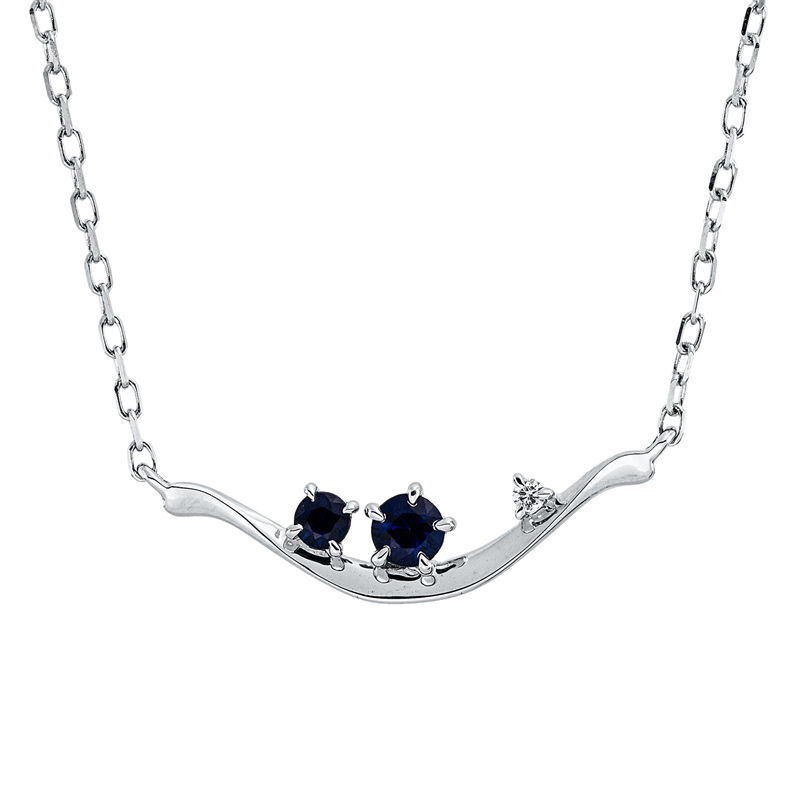 Collier 18 kt WG, 1 Brill. 0,01 ct, TW-pi, 1 Saphir 0,12 ct blau, 1 Saphir 0,07 ct blau