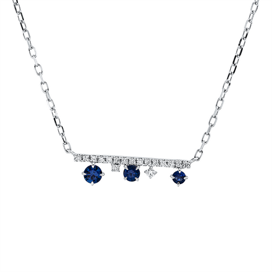 Collier 18 kt WG, 17 Brill. 0,06 ct, TW-pi, 1 Saphir 0,09 ct blau, 1 Saphir 0,06 ct blau, 1 Saphir 0,03 ct blau