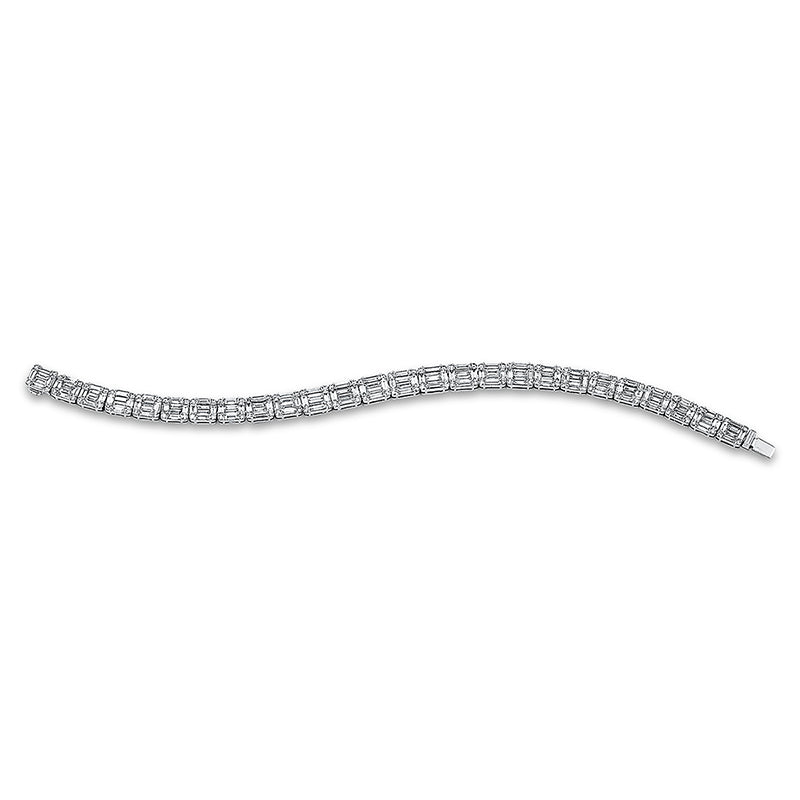 Armband 18 kt WG, 148 Bag. 6,18 ct, TW-vsi, 8 Bag. 0,56 ct, TW-vsi, 104 Brill. 1,43 ct, TW-si