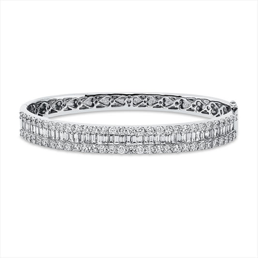 Armreif 18 kt WG, 49 Bag. 2,46 ct, TW-si, 60 Brill. 2,65 ct, TW-si