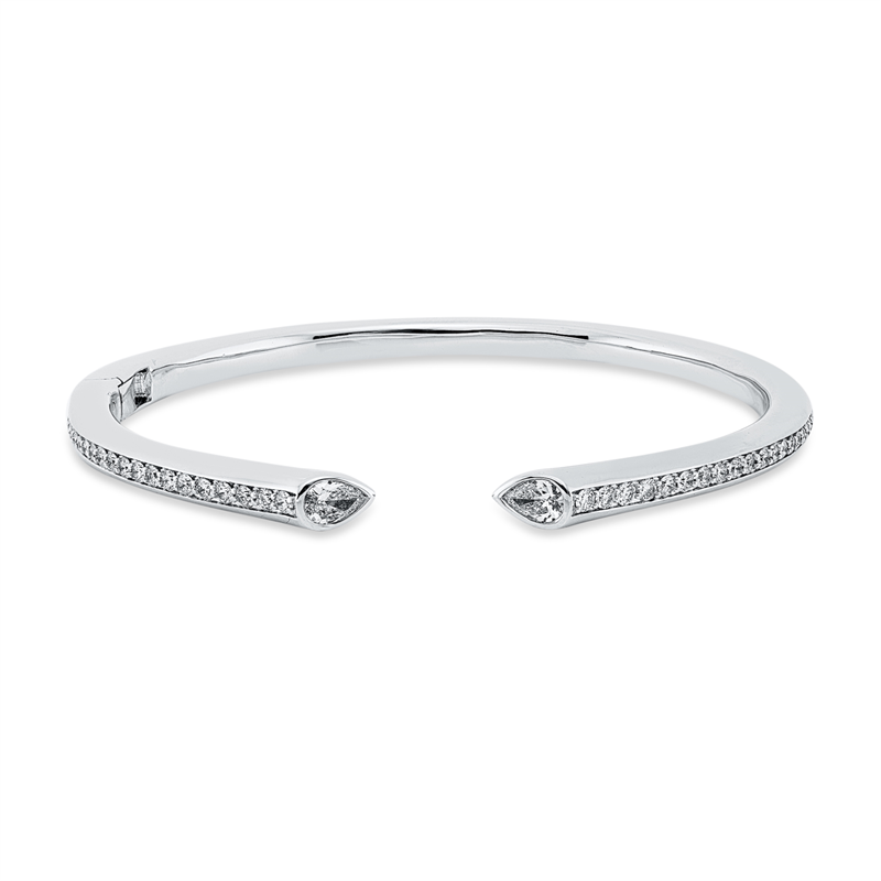 Armreif 18 kt WG, 2 Tropfen 0,45 ct, TW-vsi, 38 Brill. 0,72 ct, TW-vsi