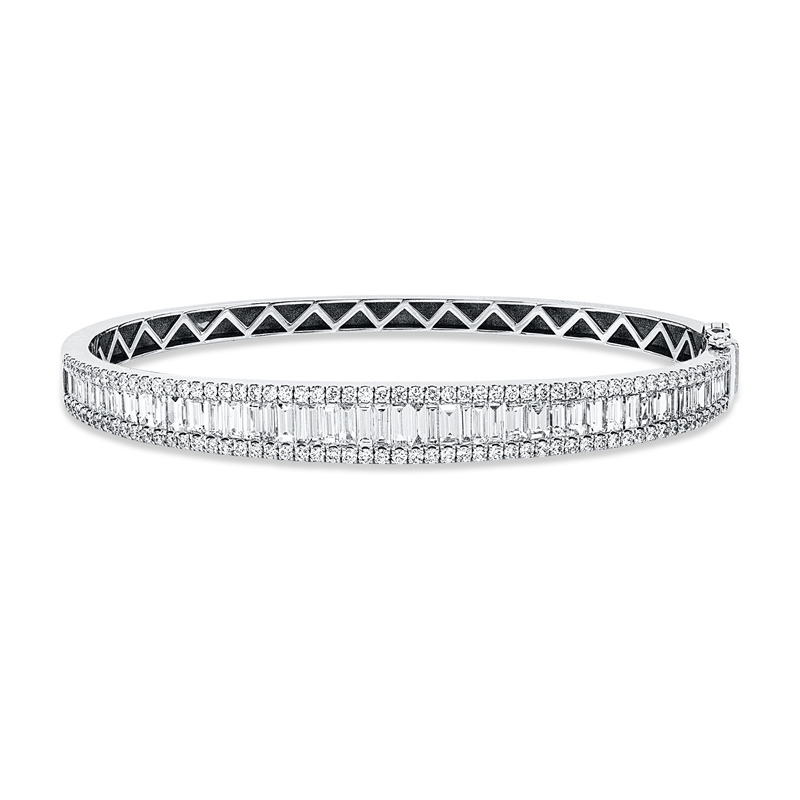 Armreif 18 kt WG, 49 Bag. 3,03 ct, TW-si, 112 Brill. 1,26 ct, TW-si