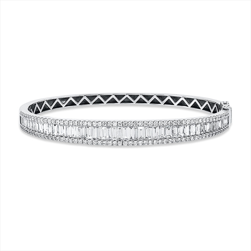 Armreif 18 kt WG, 49 Bag. 3,03 ct, TW-si, 112 Brill. 1,26 ct, TW-si