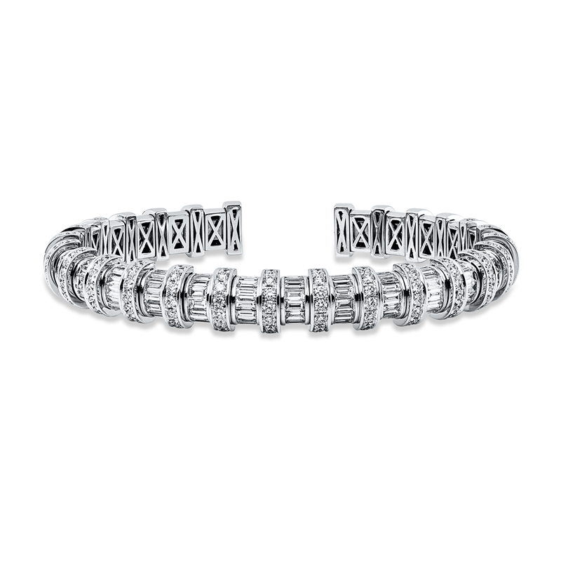 Armreif 18 kt WG, 133 Brill. 1,87 ct, TW-vsi, 84 Bag. 2,48 ct, TW-vsi