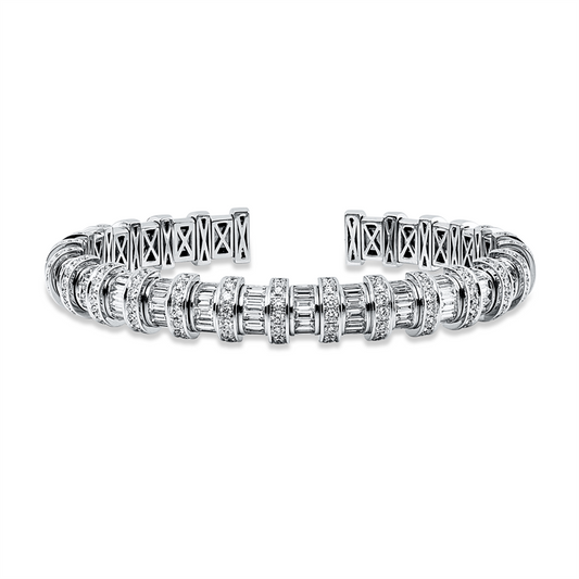 Armreif 18 kt WG, 133 Brill. 1,87 ct, TW-vsi, 84 Bag. 2,48 ct, TW-vsi