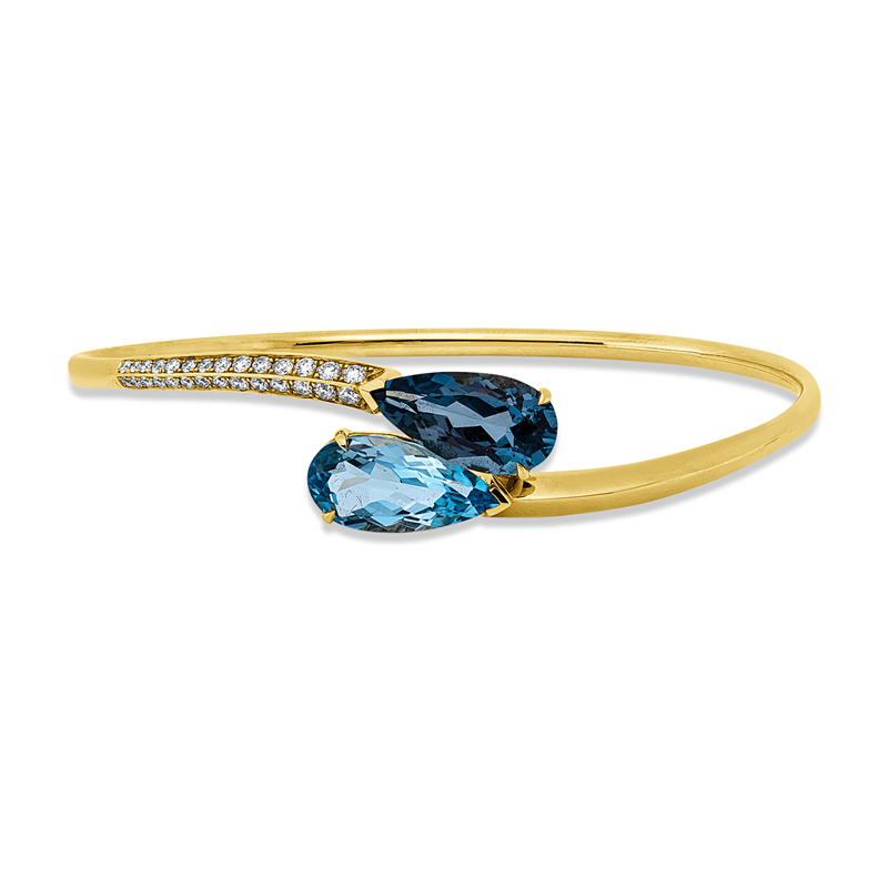 Armreif 18 kt GG, 28 Brill. 0,35 ct, TW-si, 1 Topas 3,39 ct Lond. blue, 1 Topas 3,28 ct blau